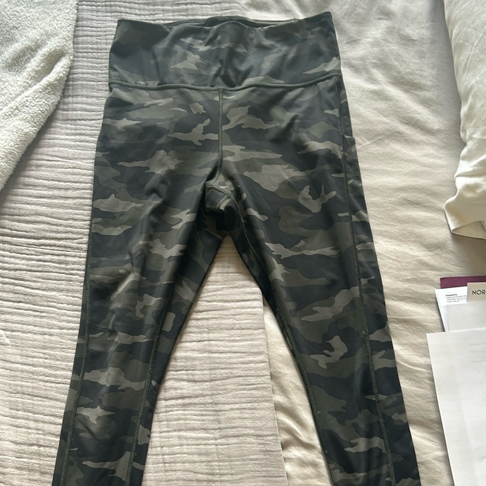 athleta ultimate 7/8 tight size 1x